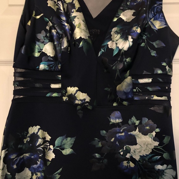 Beautiful floral dress only worn once - Picture 3 of 5